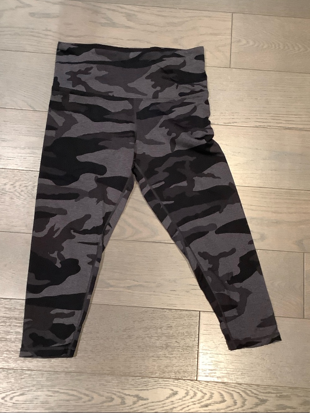 Tuff Athletics Gray & Black Camo Cropped Leggings